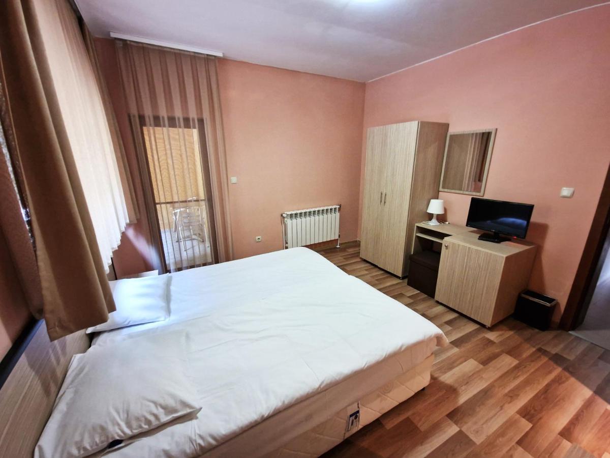 Ивелия Къща За Гости Dospat Exterior foto
