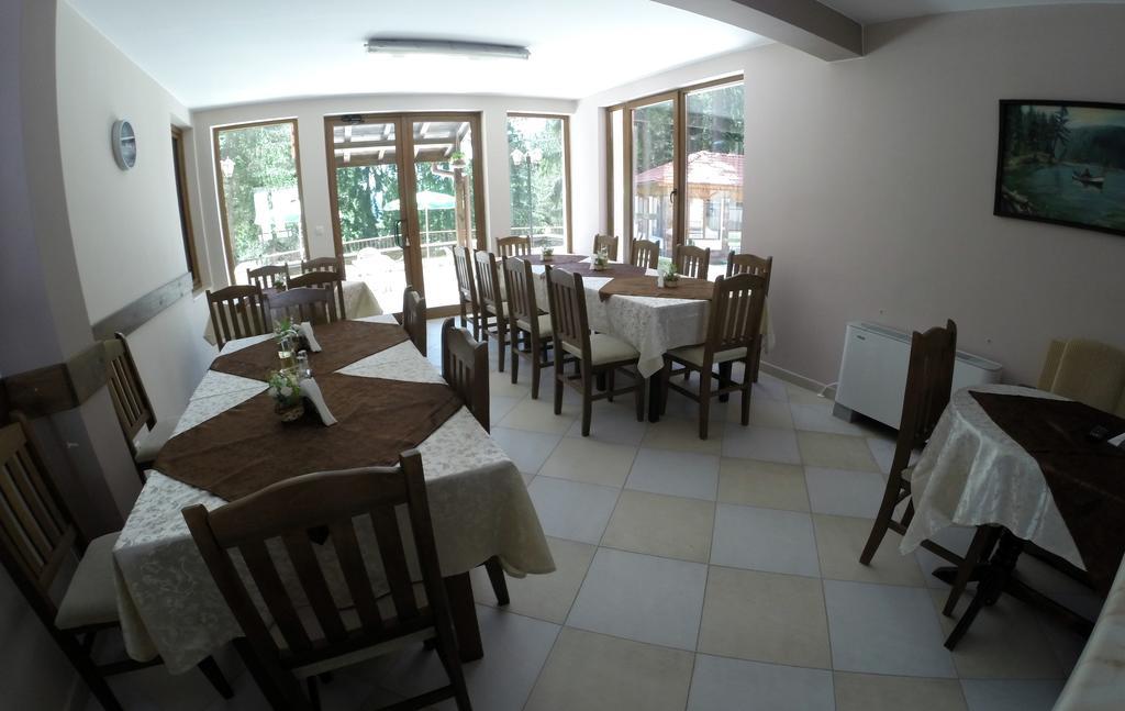Ивелия Къща За Гости Dospat Exterior foto